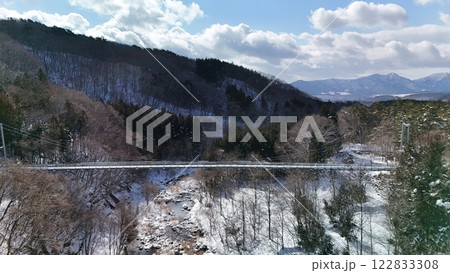 冬のやまびこ吊り橋　空撮 122833308