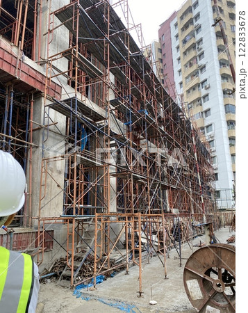 発展途上国にある危険な建設現場 発展途上国にある危険な建設現場 122833678
