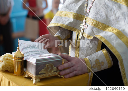 The hands of the priestly cross and the bible 122840160