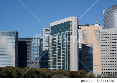 汐留周辺の高層ビルの風景 122844120