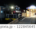 夜の駅に停車する大井川鐵道 122845645