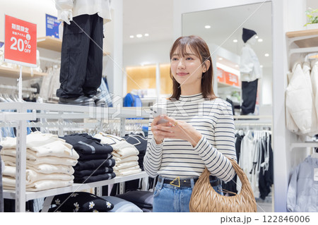 女性 アパレル ショッピング 女性 アパレル ショッピング 122846006