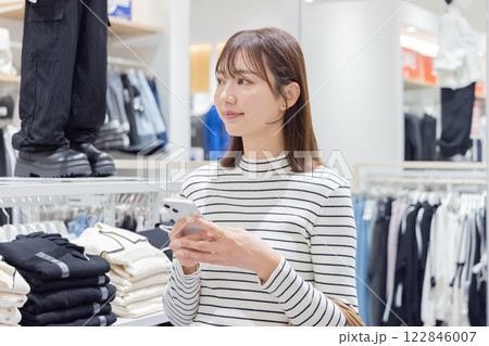 女性 アパレル ショッピング 女性 アパレル ショッピング 122846007
