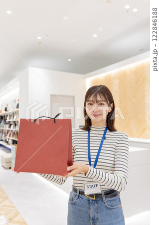 女性 アパレル ショッピング 女性 アパレル ショッピング 122846188