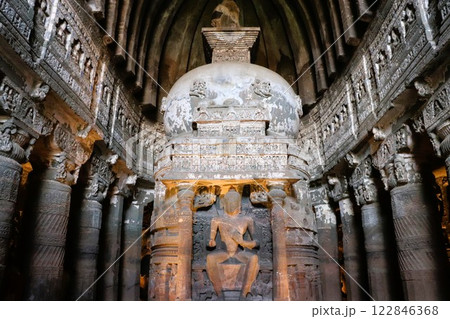 アジャンター石窟群 仏教寺院 世界遺産 インド アジャンター石窟群 仏教寺院 世界遺産 インド 122846368