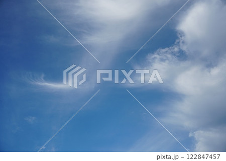 青空に浮かぶ雲 青空に浮かぶ雲 122847457