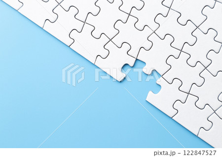 青色背景に無地のジグソーパズル 122847527