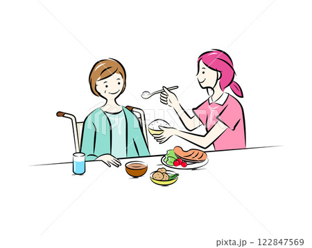 食事をする高齢女性を介助をする介護ヘルパー｜介護看護シリーズ 122847569