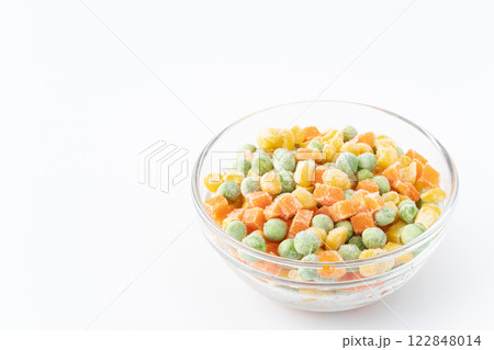 冷凍のミックスベジタブル 122848014