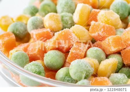 冷凍のミックスベジタブルのクローズアップ 冷凍のミックスベジタブルのクローズアップ 122848071