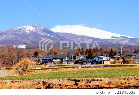 3月の冠雪の浅間山 3月の冠雪の浅間山 122849033