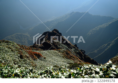 谷川連峰の山岳風景 122849178