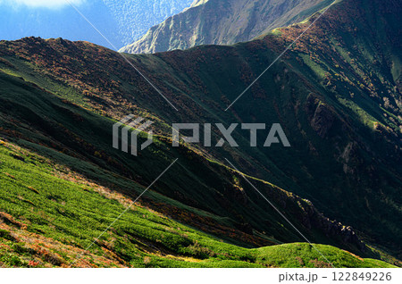 谷川連峰　秋の山岳風景 122849226