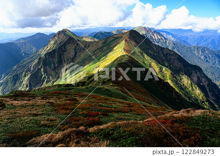谷川連峰 秋の山岳風景 谷川連峰 秋の山岳風景 122849273