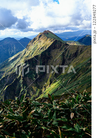 谷川連峰　秋の山岳風景 122849277