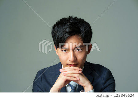 ビジネス 男性 ビジネス 男性 122849624
