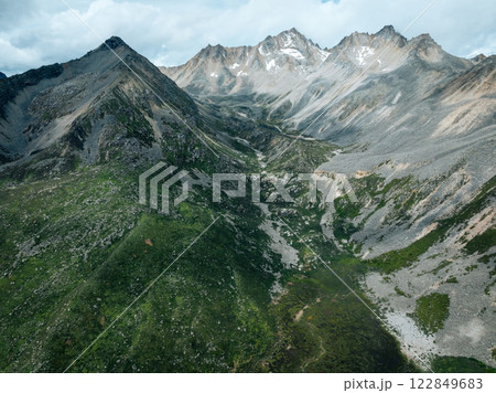 Aerial view of beautiful high elevation mountain landscape 122849683