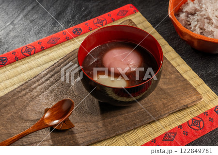 おしるこ　Japanese snacks sweet red bean soup 122849781
