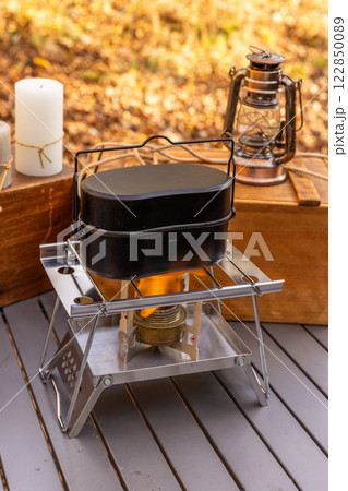 はんごうでごはん Cooking in a mess kit outdoors はんごうでごはん Cooking in a mess kit outdoors 122850089