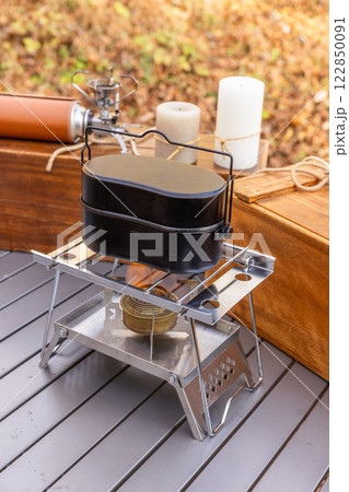はんごうでごはん Cooking in a mess kit outdoors はんごうでごはん Cooking in a mess kit outdoors 122850091
