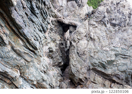 沖縄県　伊平屋島のクマヤ洞窟入口 122850106