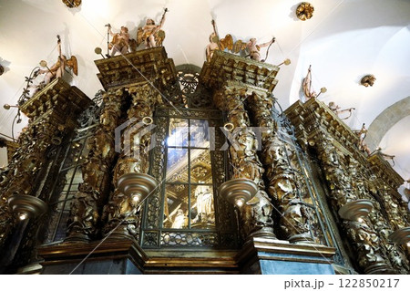 スペイン、サンティアゴ・デ・コンポステーラ大聖堂 122850217