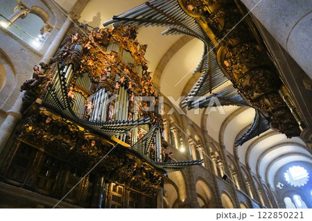 スペイン、サンティアゴ・デ・コンポステーラ大聖堂 122850221