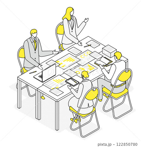 机に資料を並べて会議をしているビジネスマン 机に資料を並べて会議をしているビジネスマン 122850780
