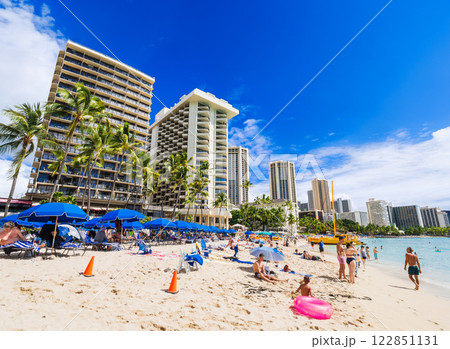 ハワイ　ワイキキビーチ　※一部ソフトフォーカス 122851131