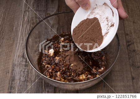 チョコレートムースを作る材料と工程 122851766