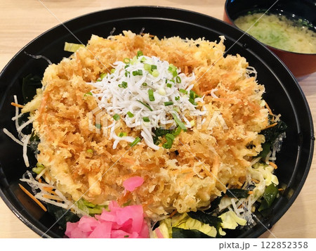 しらすのかき揚げ丼　釜揚げしらす　定食 122852358