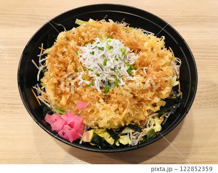 しらすのかき揚げ丼 釜揚げしらす しらすのかき揚げ丼 釜揚げしらす 122852359