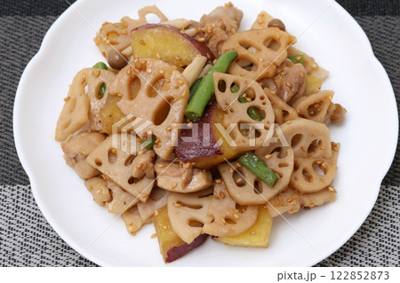 れんこんとさつまいもの照り焼き 122852873