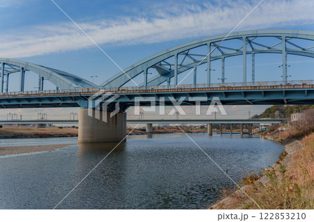 冬晴れの多摩川と丸子橋 122853210