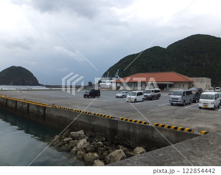 渡嘉敷島の港付近の駐車場 渡嘉敷島の港付近の駐車場 122854442