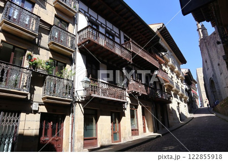 スペイン・オンダリビアの旧市街 122855918
