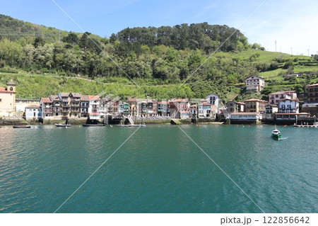 スペイン・パサイアの村 122856642