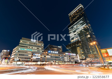 JR天王寺駅&あべのハルカス　全景　夜景【同アングル4/4】 122858677