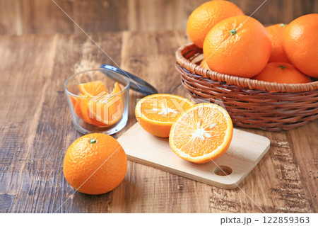 旬のみかん(伊予柑、スイートスプリング) 旬のみかん(伊予柑、スイートスプリング) 122859363