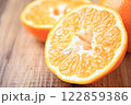 旬のみかん（伊予柑） 122859386