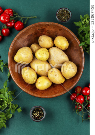 Freshly harvested potatoes. 122867459