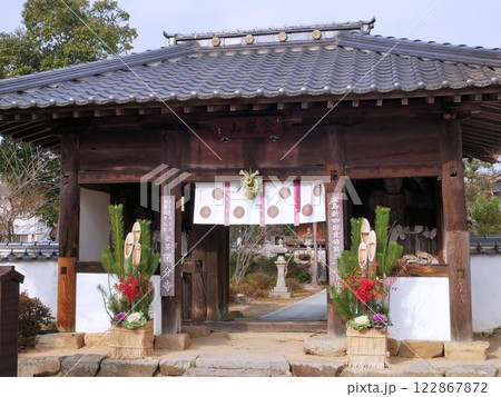 広島県東広島市西条町　安芸国分寺の仁王門 122867872