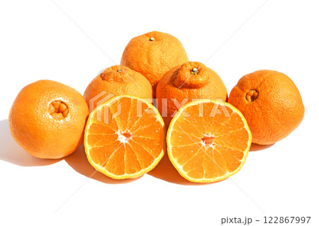 デコポンのように見える柑橘類(肥の豊) デコポンのように見える柑橘類(肥の豊) 122867997