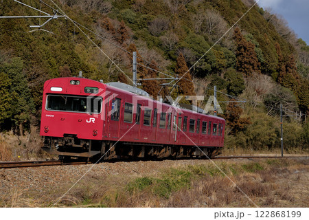 播但線を走る103系3500番台普通電車2両 122868199