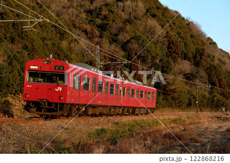 播但線を走る103系3500番台普通電車2両 122868216