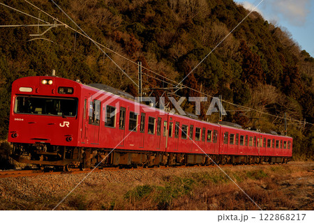播但線を走る103系3500番台普通電車4両 122868217