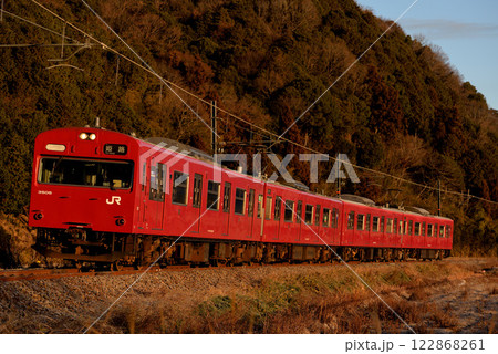 播但線を走る103系3500番台普通電車4両 122868261