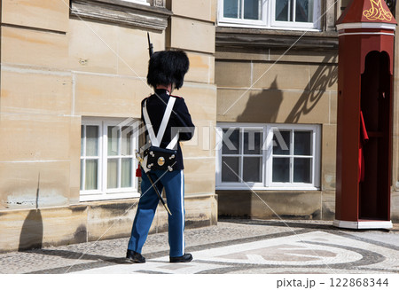 Royal Guard in Amalienborg Castle in Copenhagen, Denmark. 122868344