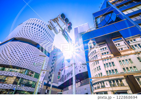日本の東京都市景観 希望の光…セイコーハウス銀座や三愛解体、銀座コアビル解体などを望む＝2月8日 122868694