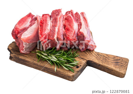 Raw beef Short chuck Ribs, fresh meat with bone on cutting board isolated on white background. top view 122870081